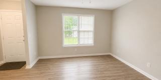 Modern  2BR  1.5  Bath  Townhome  in  Harbison  – Beautifully  renovated  with  Private  Yard  &  Gym  Access Gallery 4