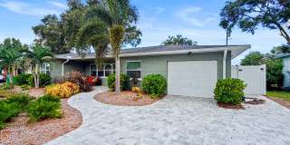 Bay Pines Pool & Spa Home with Updated Kitchen and Private Backyard Gallery 1