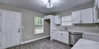 Room in 4 Bedroom Home at McWilliams Rd SE Gallery 6