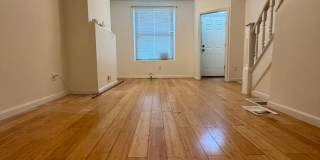 Stunning 3-Bedroom/1.5 Bathroom Townhome in West Passyunk! Available NOW! Gallery 4