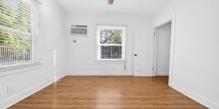 5225 De Longpre Ave. Gallery 29