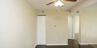 Hudson Pointe Gallery 15