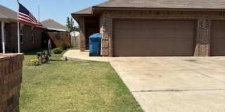 3br 2ba duplex with 2 car garage! Gallery 1