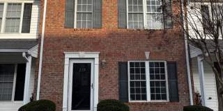 Townhouse in Wyndhurst with Finished Basement Gallery 1