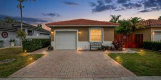 15561 SW 144th Ter Gallery 1