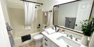 Luxurious Fully Furnished 3 Bedroom Home with Garage! Gallery 22