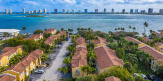 1035 Lake Shore Drive Gallery 24