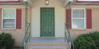 Charming 2BD/1BA Garden-Style Apartment Gallery 1