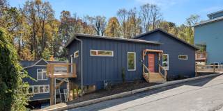 Gorgeous Modern Home between West AVL and Downtown AVL Gallery 1