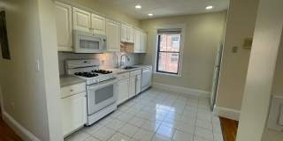 Large, updated 3 bed unit in a prime location in Brookline! Gallery 1