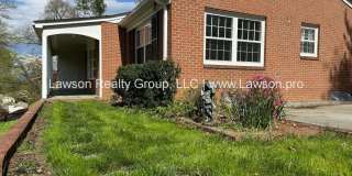 Spacious South Roanoke Home with Lawn Care Included Gallery 5