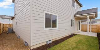 4 bedroom home in desirable neighborhood Gallery 37