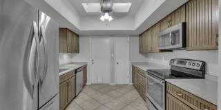 620 LAKEWAY Drive Gallery 26