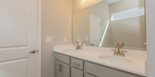 Modern 4 Bedroom Home in Red Bank Gallery 14