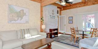 WINTER RENTAL: Two Beaches Cottage Gallery 6