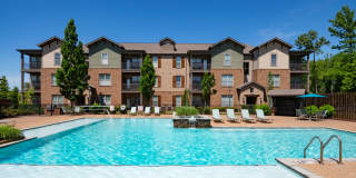 Hall Creek at Arlington Apartment Gallery 1