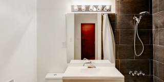 1321 W 36th Place Apartments Gallery 22