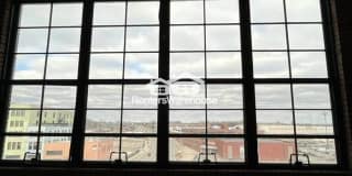 2323 Locust Street Gallery 18