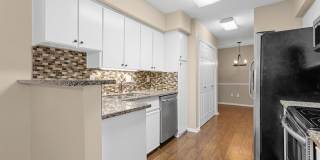 Gorgeous 2 bedroom home- Move-In Ready Condo in Parkview. Minutes to Downtown Greenville & the New Harris Teeter Shopping Hub! Gallery 11