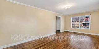 1921 Reynolds Street Gallery 27