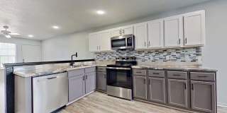 2 WEEKS FREE RENT + $1,095 + NEW STAINLESS STEEL APPLIANCES! Gallery 7
