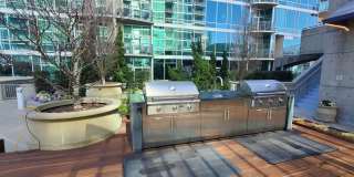 Modern Corner Unit 1BR Condo in Midtown with Skyline Views Gallery 19