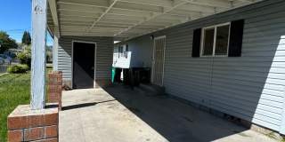 2bdrm, 1 bath duplex with carport and fenced yard Gallery 1