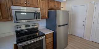 Spacious 3 bedroom duplex with 2.5 baths. Gallery 12