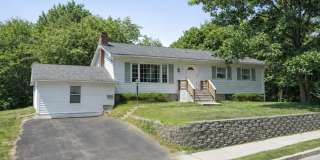 5 bedroom, 1.75 bathroom house (29 East Terrace) Gallery 1