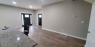 Room in 4 Bedroom Home at Athens Ave Gallery 17