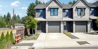 End Unit Luxury Townhome for Lease at the Courtyards at Hidden Crest - 13219 NE 71st Pl Gallery 1