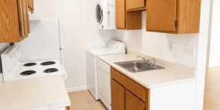 2026 Move-In Special – $500 LEASE SIGNING BONUS!! Cozy 1-Bedroom Apartment with W/D & Parking in Southeast DC Gallery 1