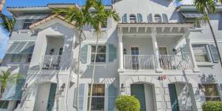 1383 Piazza Pitti Gallery 1