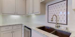 Rare 3 BR / 2.5 BA /  2 Car Garage Westlake Condo 14th Fairway (Austin Country Club) (Eanes ISD) Gallery 13