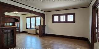 Large main floor duplex unit, Updated Kitchen & Bath, Full Dining Room w/Built-ins + Sunroom, garage stall Gallery 4
