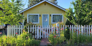 Charming Westside Cottage Gallery 1