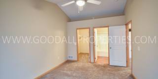 2-Bedroom, 2.5-Bath Urbandale Townhome with 2-Car Garage & Deck Gallery 16