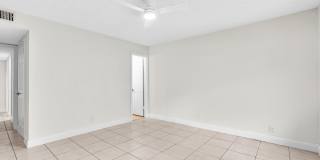 2510 Riverside Drive Gallery 36