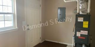 3 Bedrooms / 1 Bath!  Cute and Charming Home Available Early May! Gallery 14