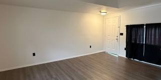 Charming 1 Bed Apartment | Hardwood Floors + Near Downtown! Gallery 6