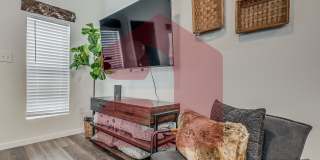 208 East Mosier Street Gallery 16