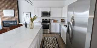 6501 Hickman Road Gallery 6