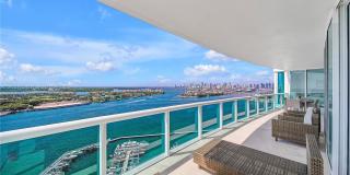 100 South Pointe Drive Gallery 13