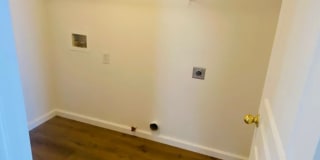 Gorgeous Remodeled Spacious 4 bedroom Gallery 18