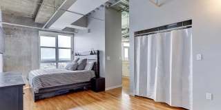 Beautiful and Spacious Loft-Style Condo 1 Bed/1.5 Bath Near Ballpark Gallery 16