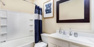 Uptown Lake Apartments Gallery 13