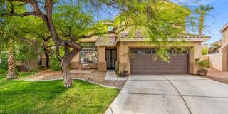 Elegant Summerlin 3bd with Gourmet Kitchen & Private Real Grass Backyard Gallery 1