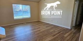 3bed/2bath w/3 car garage, upstairs bonus room, vaulted ceilings, & fenced yard. Gallery 7