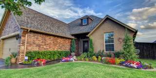 Lone Oak Lakes Gated Community- 4 Bedrooms/2.5Baths/Media Room/3Car/ Excellent Deer Creek Schools- All appliances included Gallery 4
