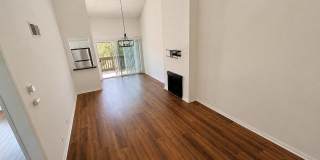 Beautiful 1 bed 3rd floor (top) condo in lakeside community in Culver City Gallery 1